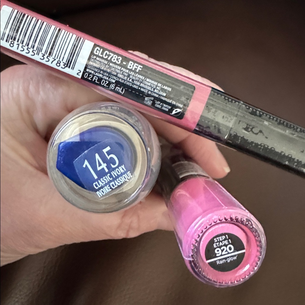 🆕 3 pc beauty set L’Oreal 145 Classic Ivory & LA Girl BFF Lip Mousse Velvet - Picture 2 of 2